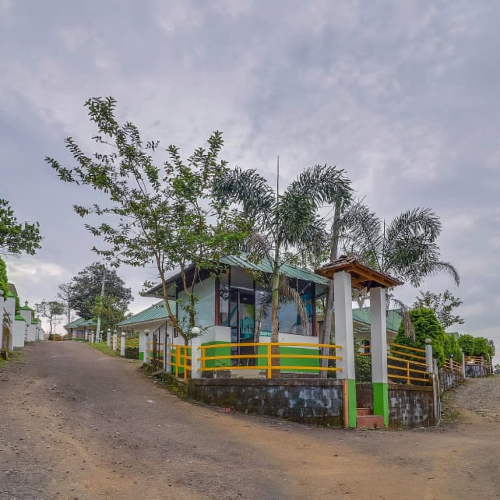 Varkala with Memmsta: Where the Cliffs Meet the Sea and Every Sunset Tells a Story