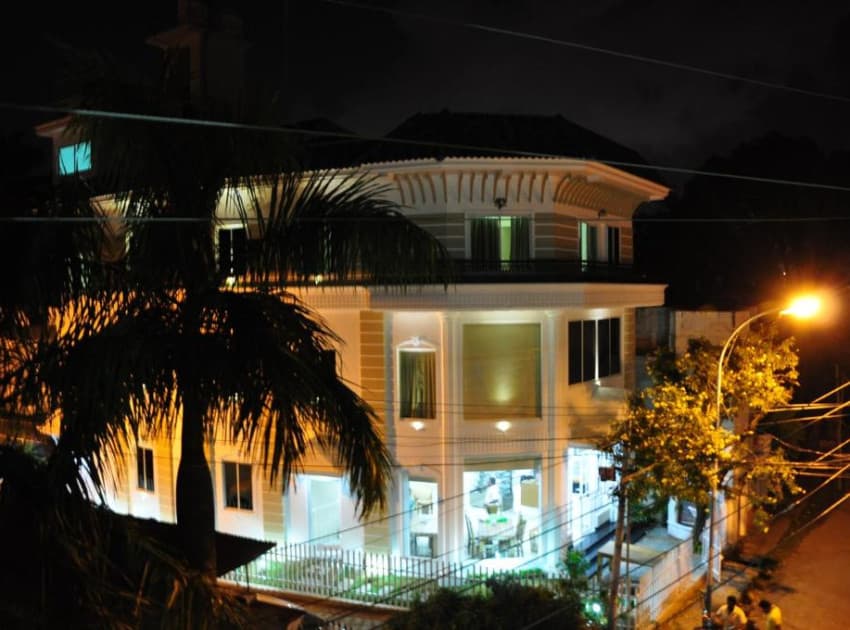 Memmsta Daffodils Spice Court - Image 2