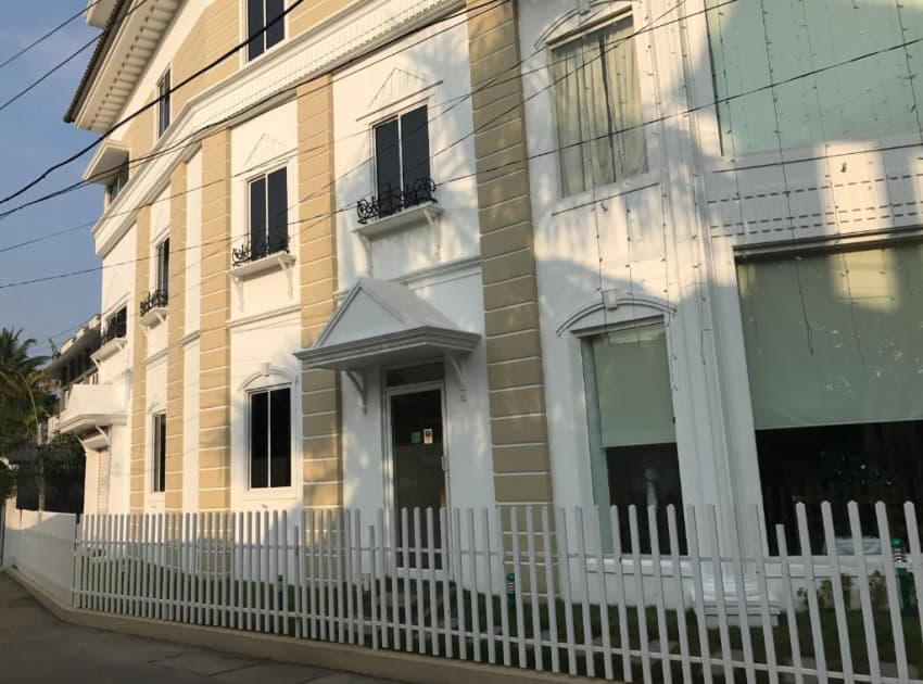 Book Memmsta Daffodils Spice Court in Cochin