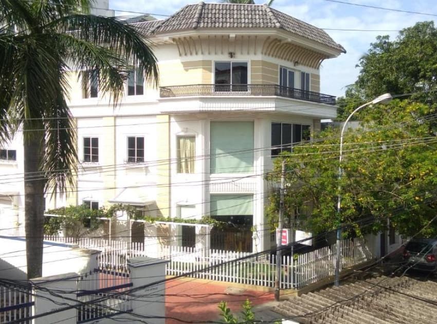 Memmsta Daffodils Spice Court - Image 4