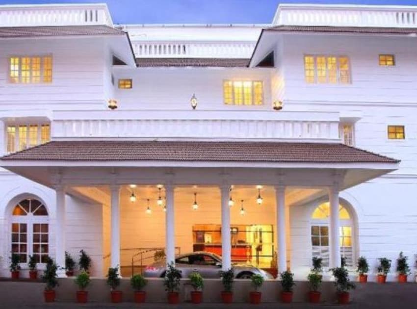 Book Hotel Luciya Palace in Thrissur