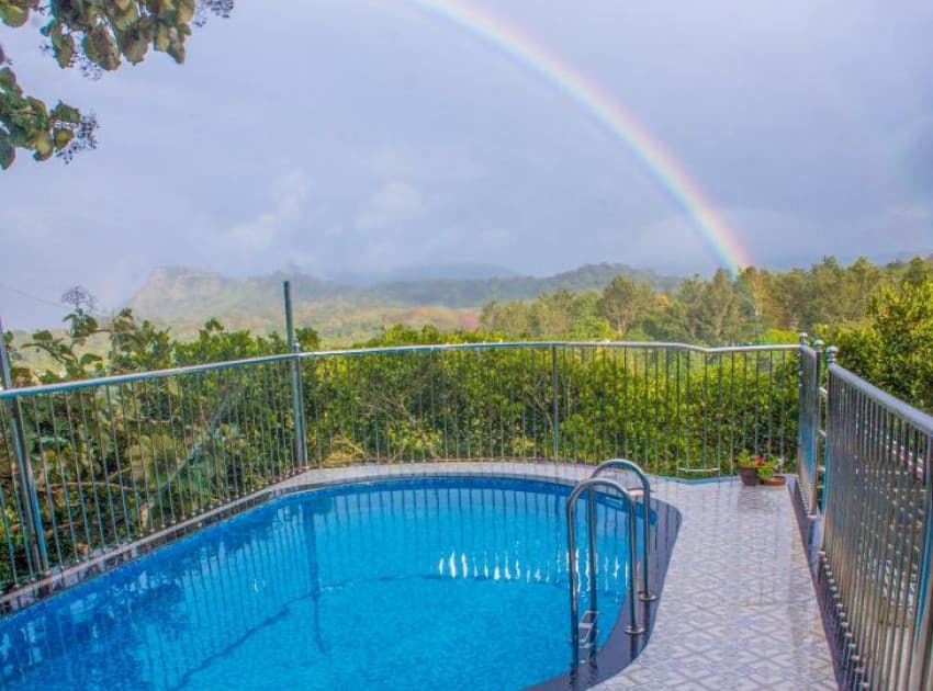 Chrissie's Hotel - Image 2