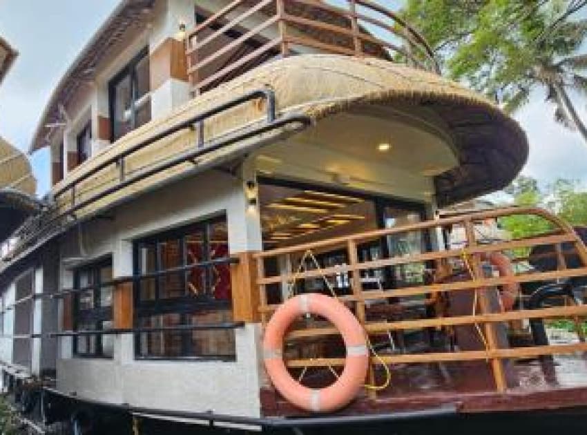 Dreams Spectrum Luxury houseboat - Image 3