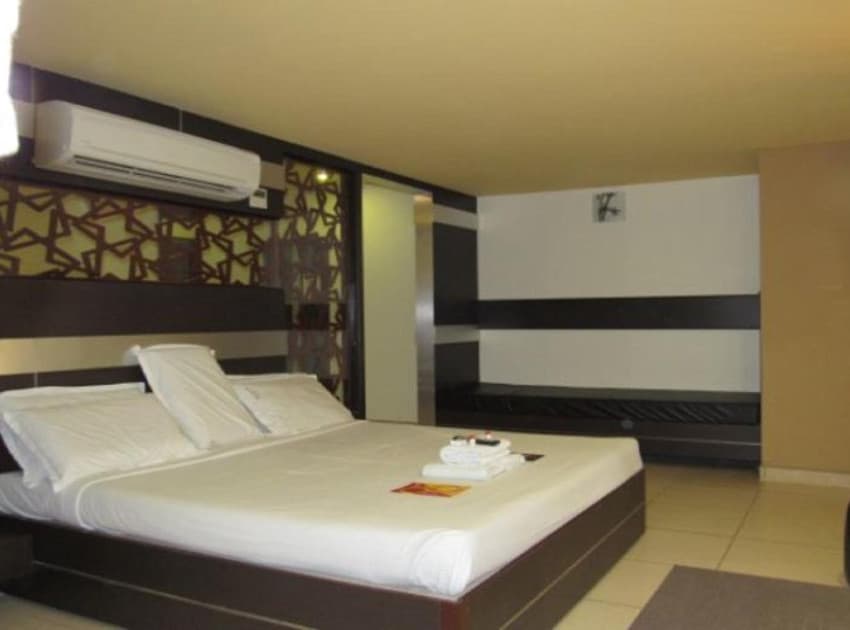Book Deluxe Suite room in Pondicherry