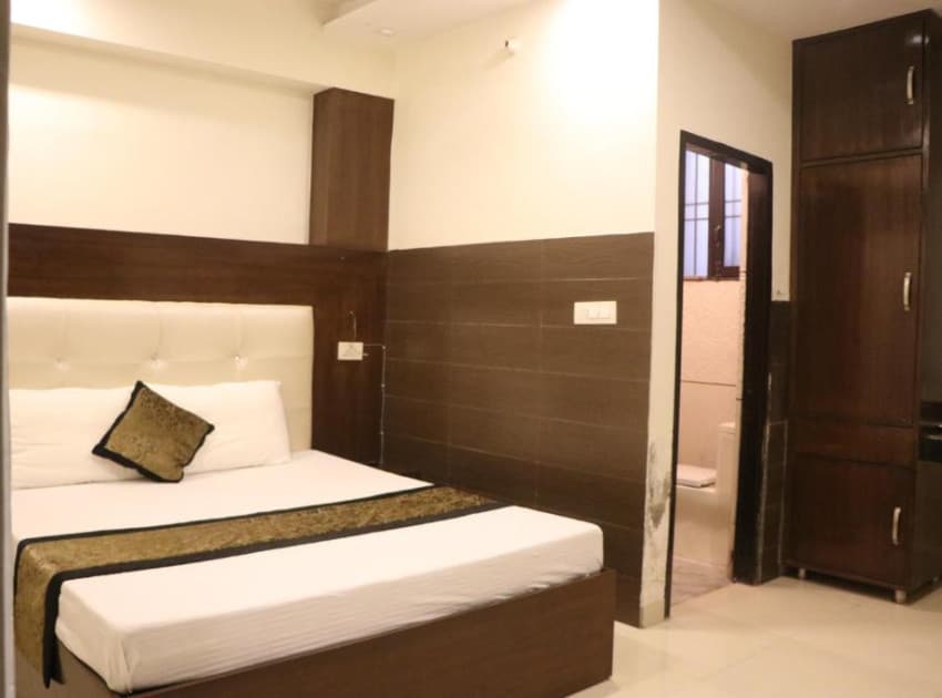 Book Deluxe Room room in Chandigarh