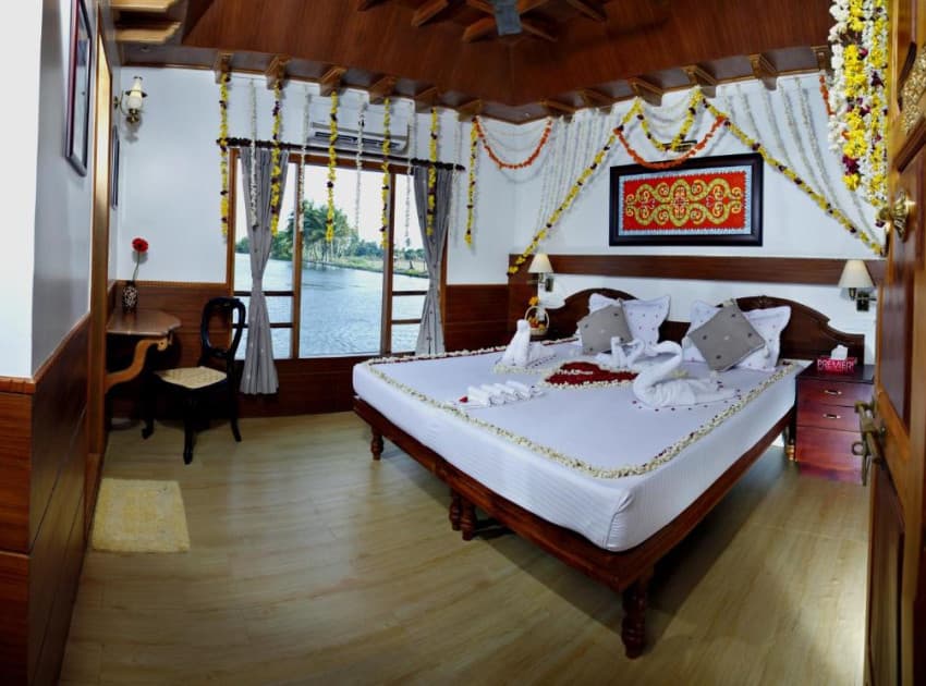 Book 1 Bedroom House Boat room in Kumarakom