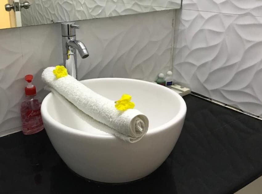 Book Economy Single Room room in Cochin