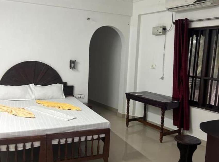 Book Standard Double Room with Fan room in Trivandrum
