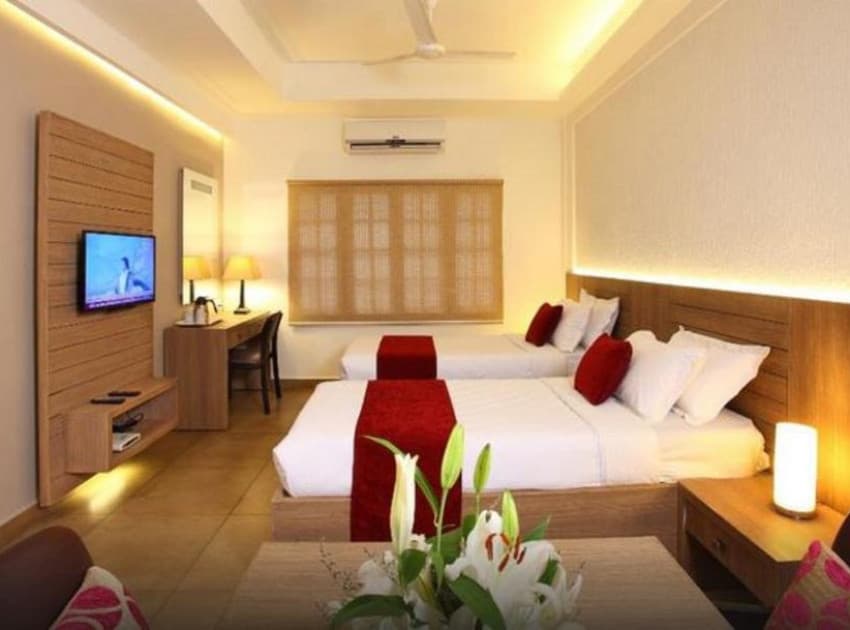 Book Deluxe Suite A/C room in Thrissur