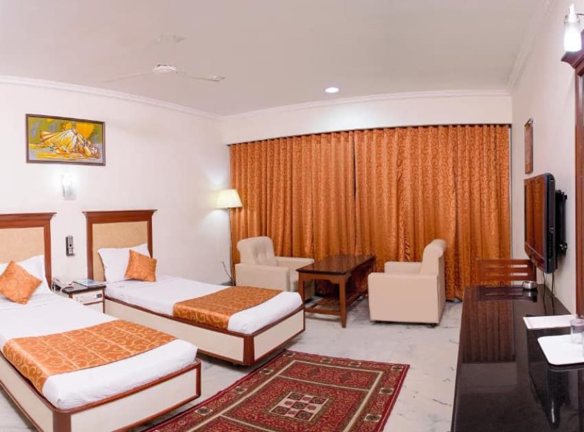 Book Deluxe Single/Double Room room in Trichy