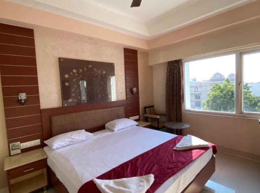 Book Double Occupancy Premium A/C room in Trichy