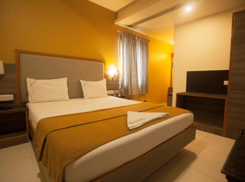 Book Standard Double  AC room in Madurai