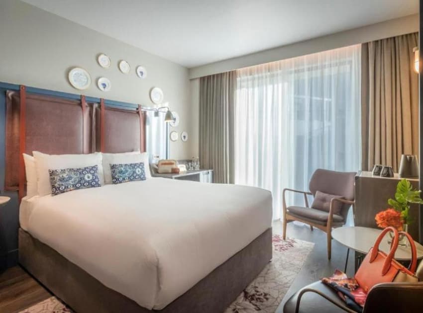 Book Deluxe Family Room room in London