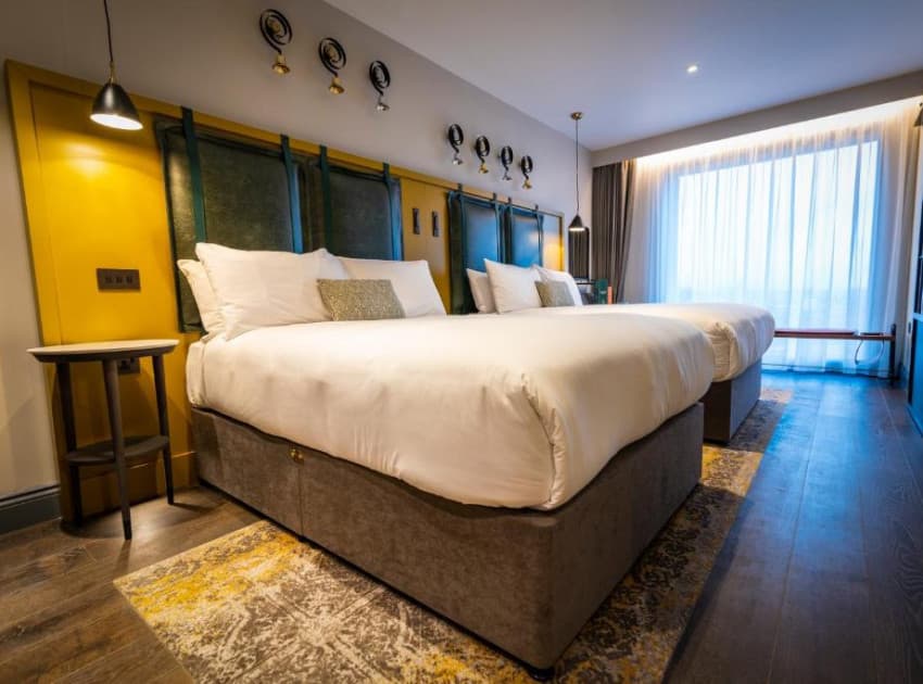 Book Deluxe Family Room room in London