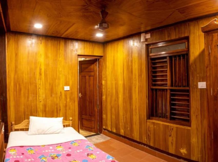 Book Vintage suite room room in Thekkady