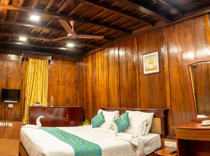 Book Vintage suite room room in Thekkady