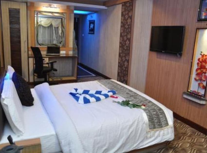 Book Honeymoon Suite room in Ooty
