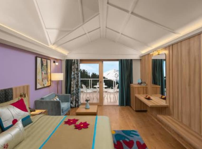 Book Luxury Room with Jacuzzi room in Manali