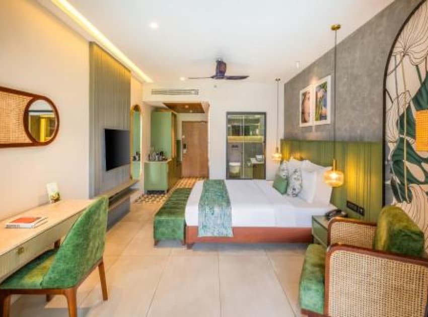 Book Deluxe Mountain View room in Athirapally