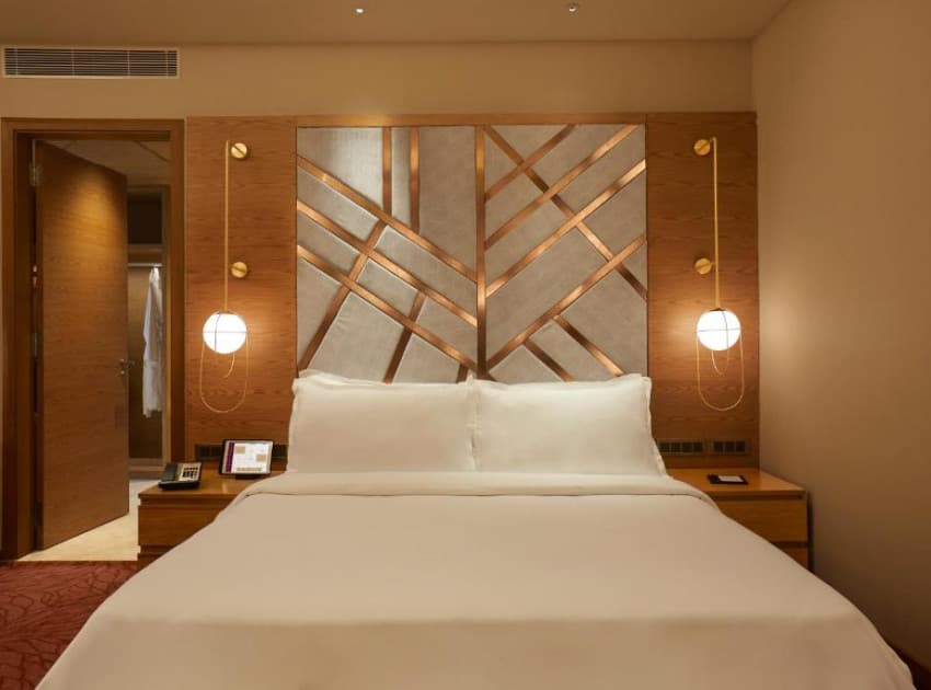 Book Premier Suite room in Chennai