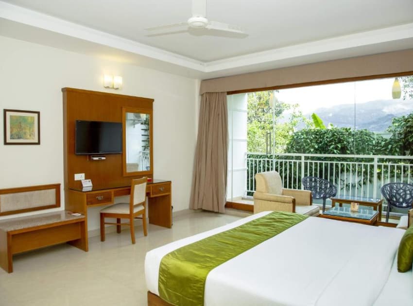 Book Deluxe Double Room room in Munnar
