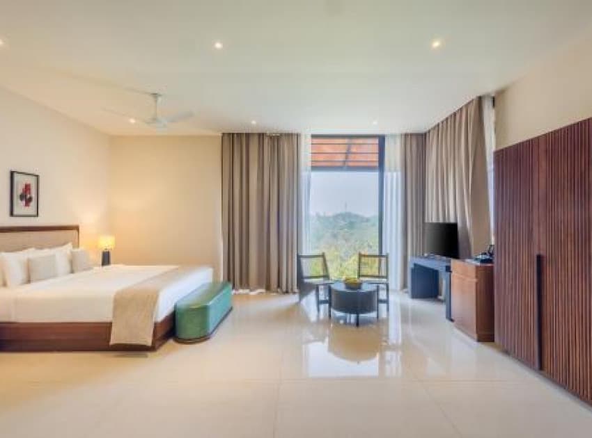 Book Pool & Valley View room in Wayanad