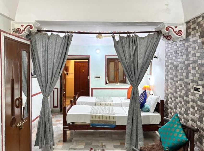 Rawla Mrignayani Palace - Image 3