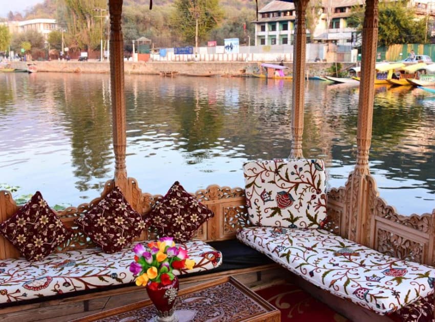 Book White House Group Of Houseboats Srinagar in Srinagar