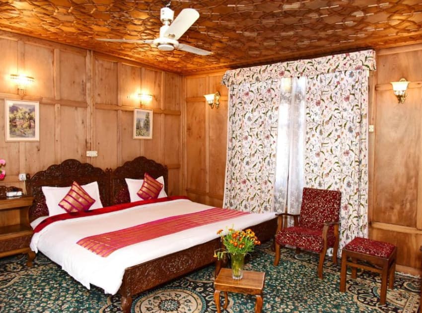 White House Group Of Houseboats Srinagar - Image 2