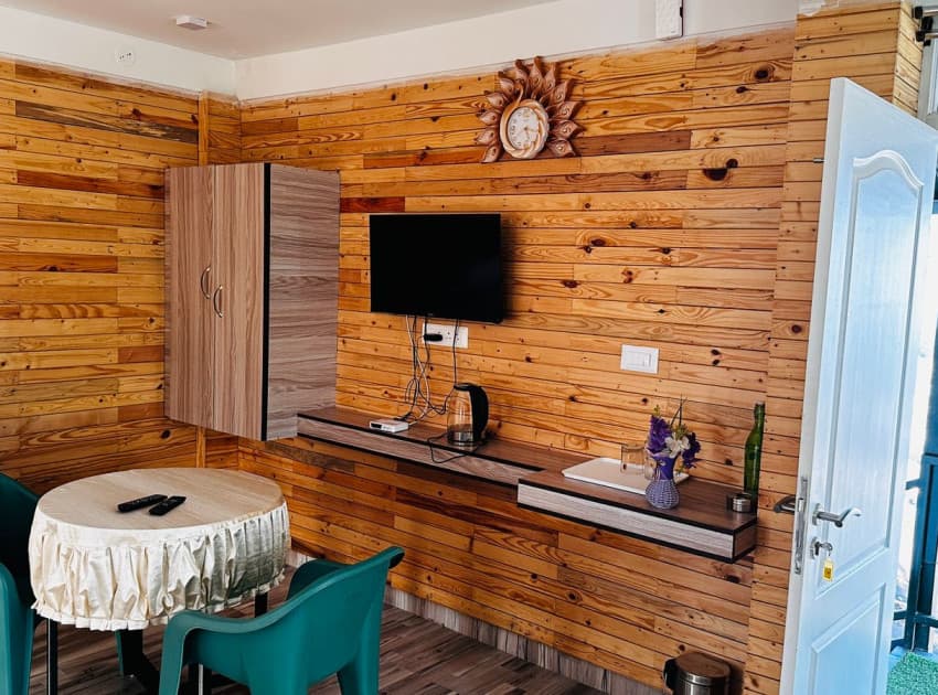 Book Wooden Room room in Kodaikanal