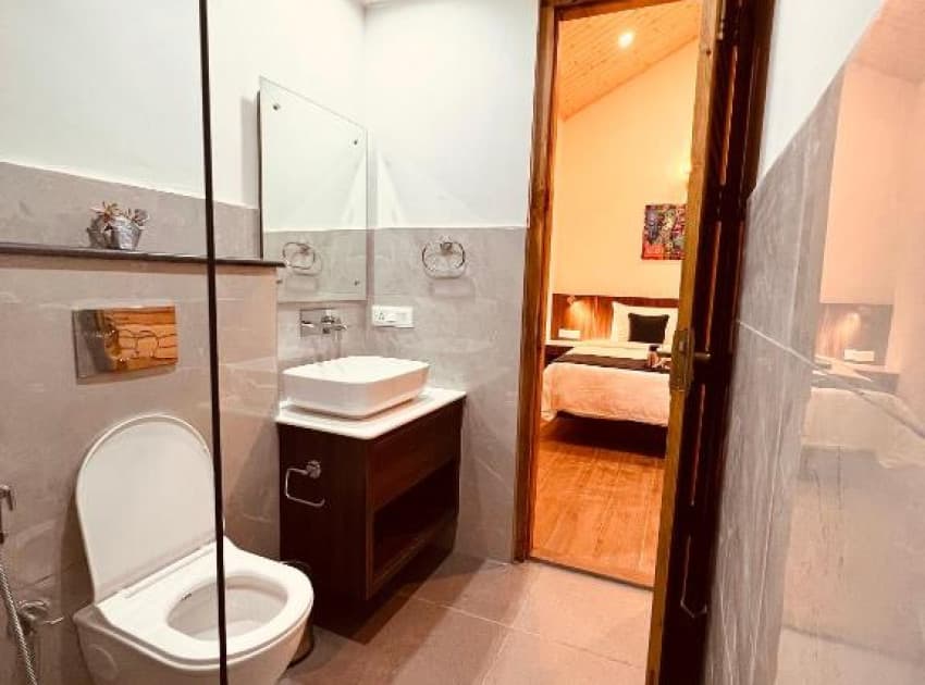Book Premium Room room in Manali