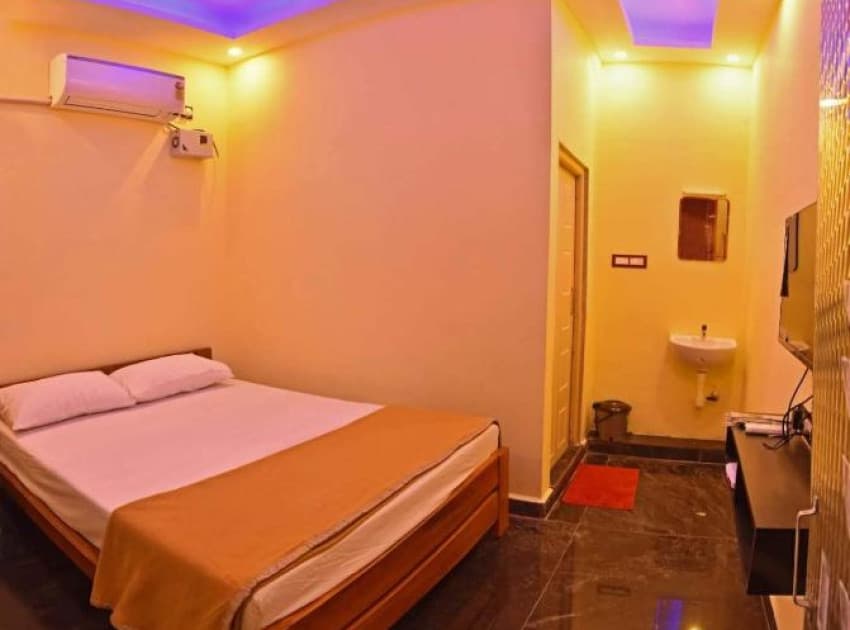 Book Standard Double Room with Fan room in Mahabalipuram