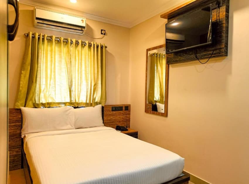 Book Standard Single Room room in Thrissur
