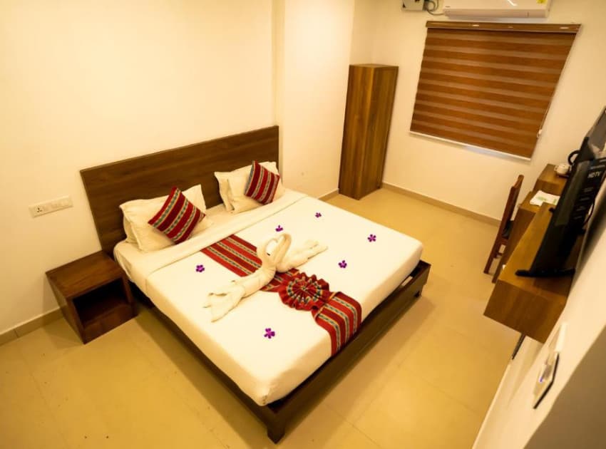 Book Standard Double Room room in Munnar