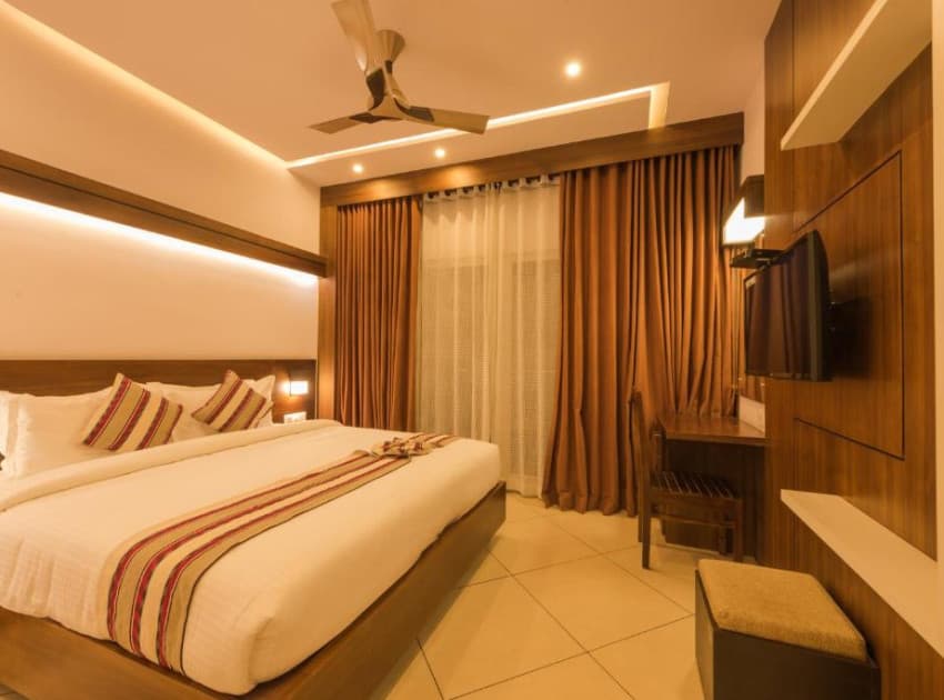 Book Deluxe Double Room room in Munnar
