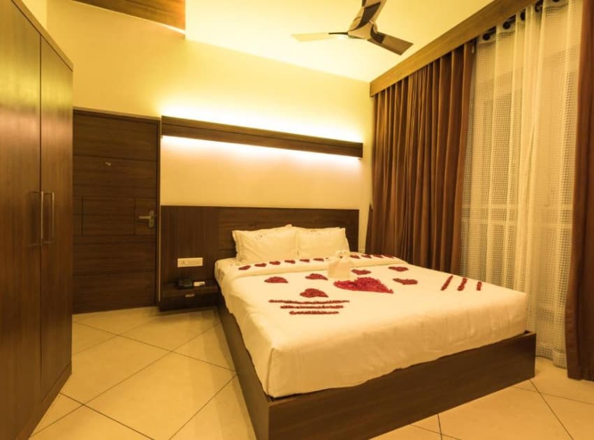 Book Deluxe King Room room in Munnar