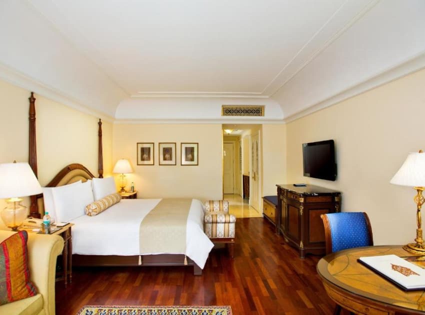 Book Royal Club rooms with Balcony room in Bangalore